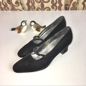 Vintage Retro Velvet TAVOY Rhinestone Buckle Heels New 8M Formal